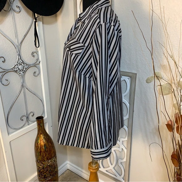 Notations classic black & white top shirt blouse, 2X - Picture 4 of 10